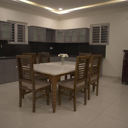 Dcasa Apartment Hotel Hyderabad Esterno foto