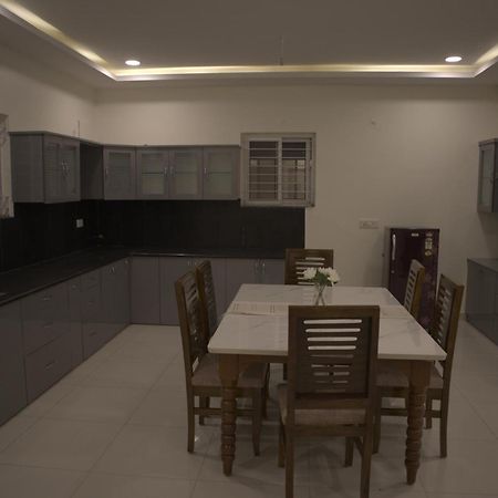 Dcasa Apartment Hotel Hyderabad Esterno foto